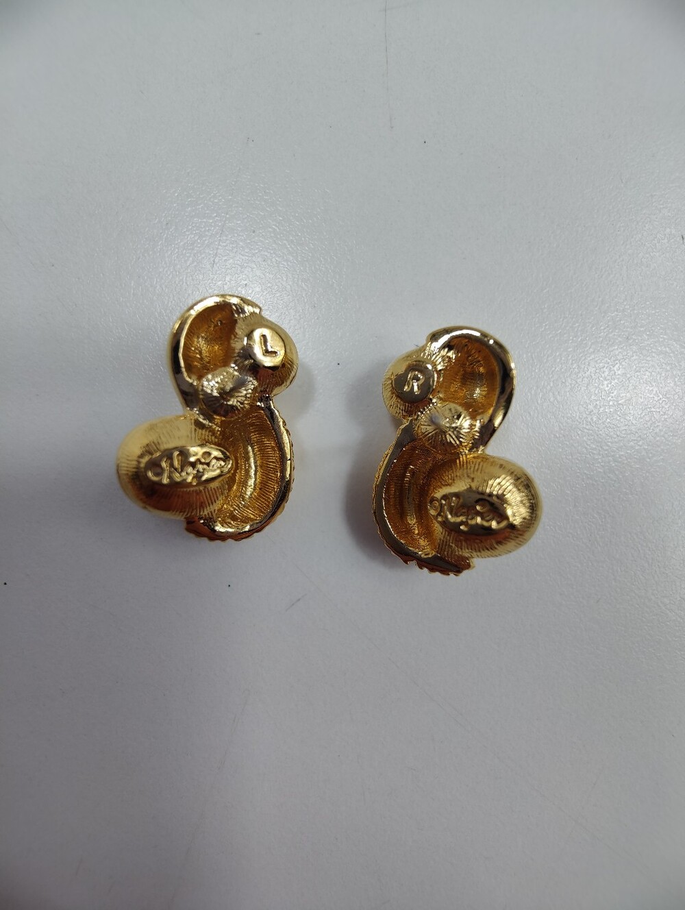 Signed Napier Faux Pearl Gold Tone Swirl Earrings Vintage Designer Pearl Stud - Picture 5 of 12